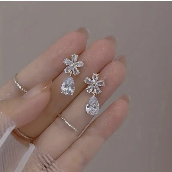 Flower Shape and Droplet Shape Shiny Zircon Dangle Earrings for women - Picture 5 of 5